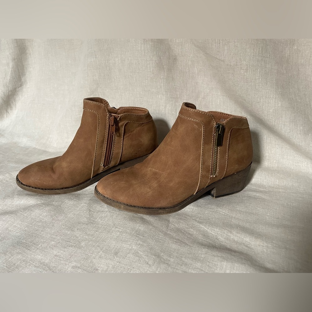 Maurices tan faux suede ankle boots Size 6